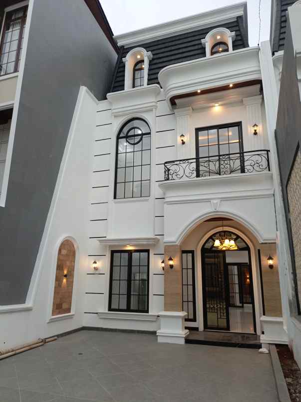 dijual rumah jalan warung sila jagakarsa