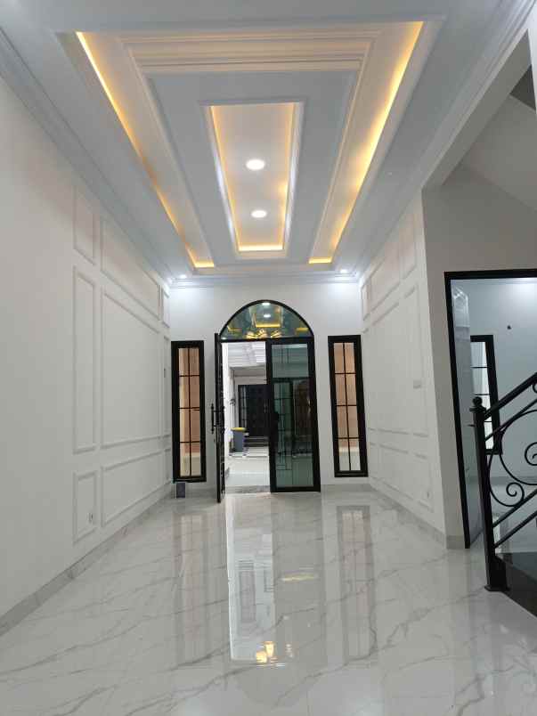 dijual rumah jalan warung sila jagakarsa