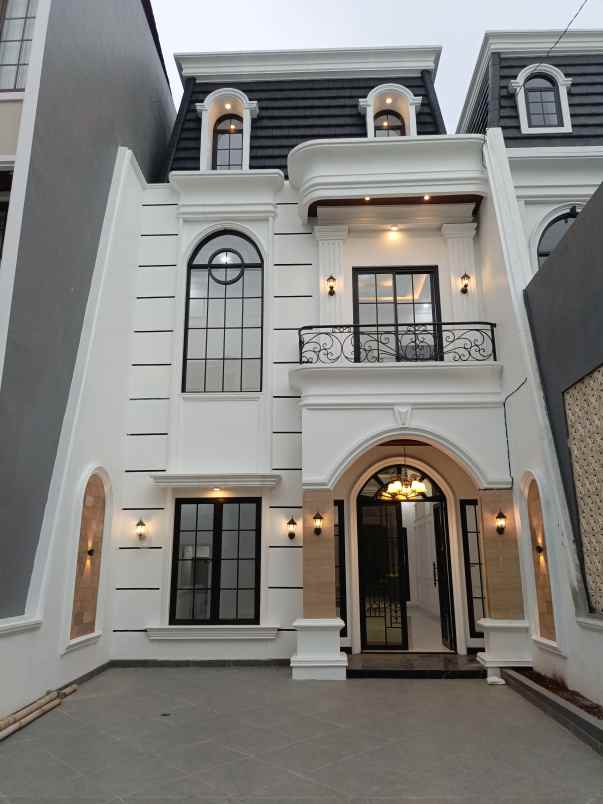 dijual rumah jalan warung sila jagakarsa