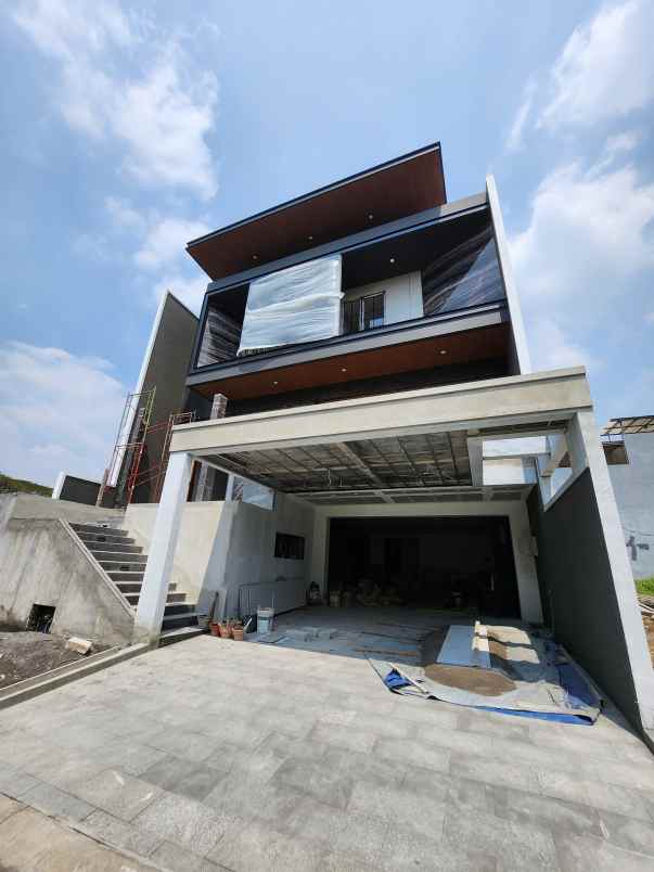 dijual rumah jalan waterfront