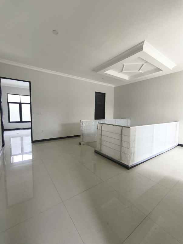 dijual rumah jalan woodland