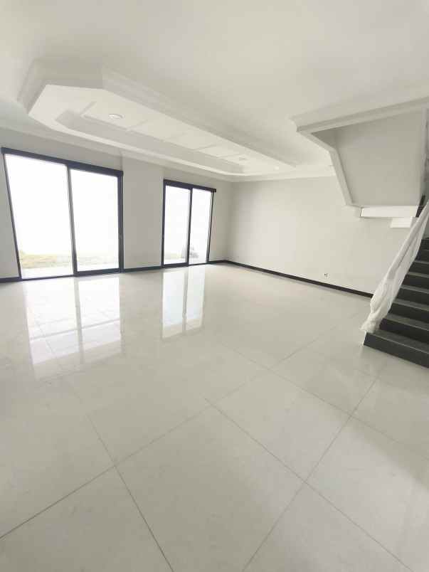 dijual rumah jalan woodland