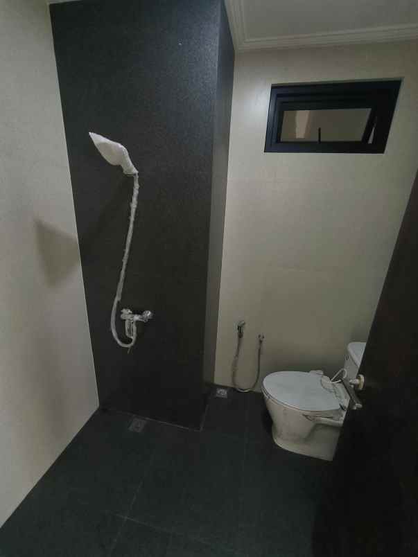 dijual rumah jalan woodland