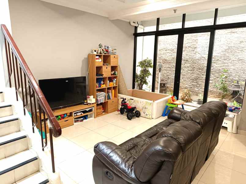 dijual rumah janur elok kelapa gading