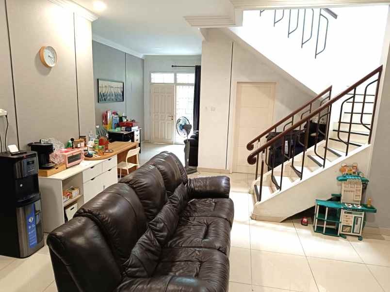 dijual rumah janur elok kelapa gading