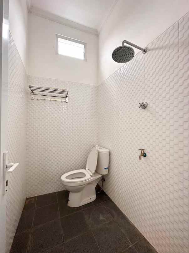 dijual rumah jatibening