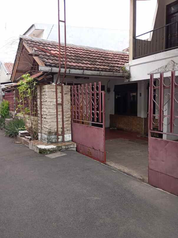 dijual rumah jaticempak