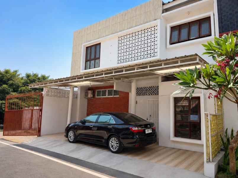 dijual rumah jl caraka raya pd betung