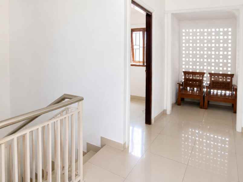 dijual rumah jl caraka raya pd betung