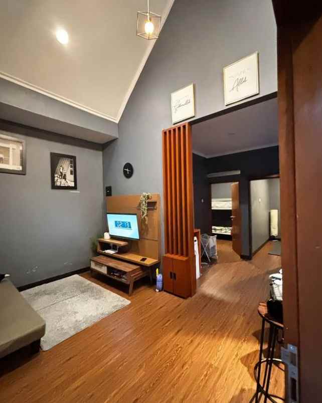 dijual rumah jl cihanjuang cimahi