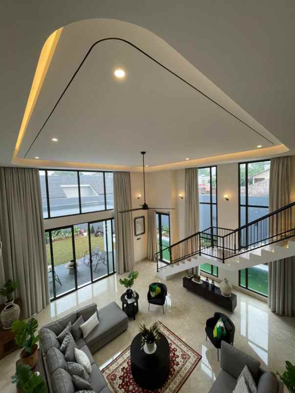 dijual rumah jl gaharu cilandak barat