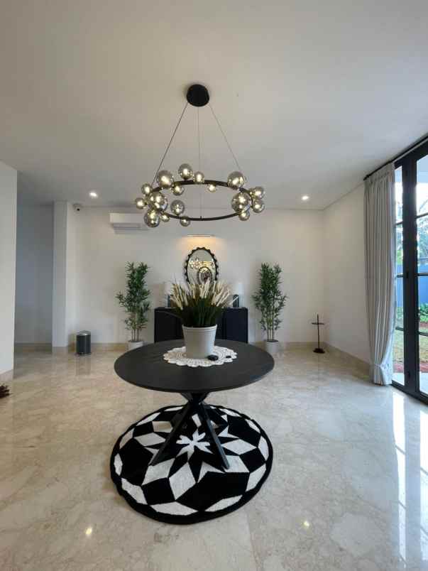 dijual rumah jl gaharu cilandak barat