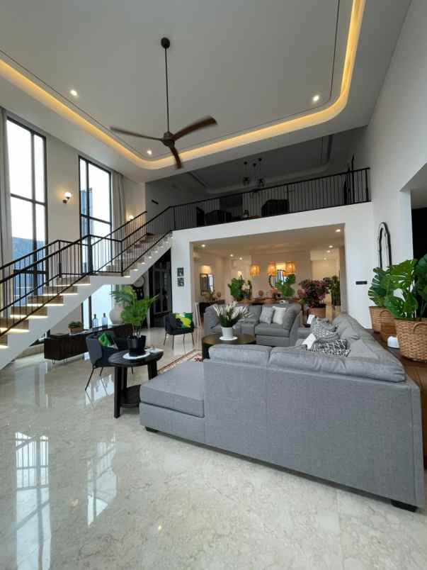 dijual rumah jl gaharu cilandak barat