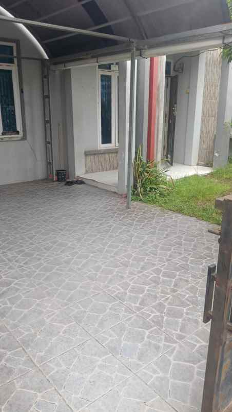 dijual rumah jl guna karya