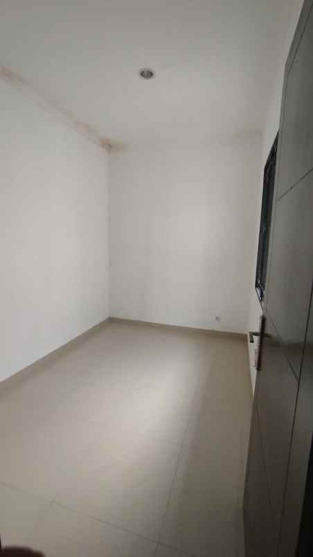 dijual rumah jl h basir