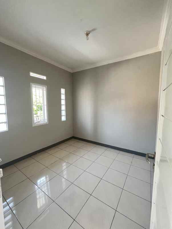 dijual rumah jl kadipaten antapani bandung