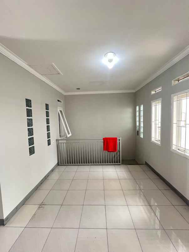 dijual rumah jl kadipaten antapani bandung