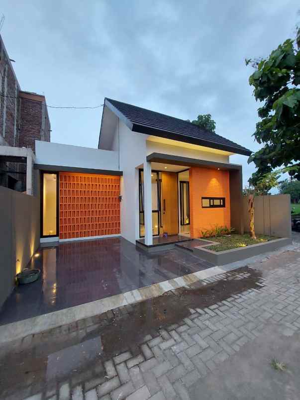 dijual rumah jl kaliurang km 11