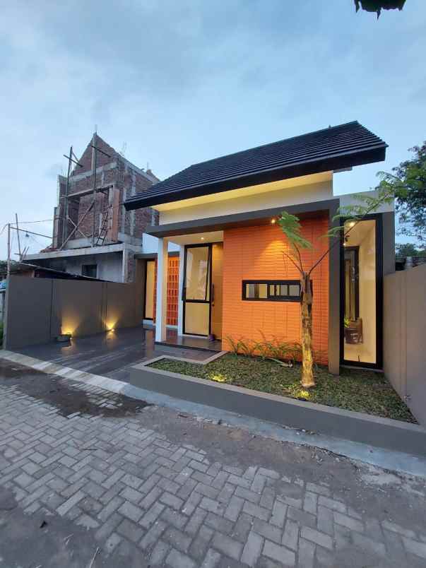 dijual rumah jl kaliurang km 11