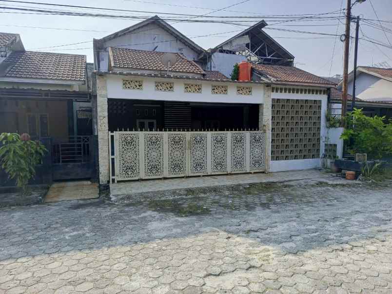 dijual rumah jl kartama