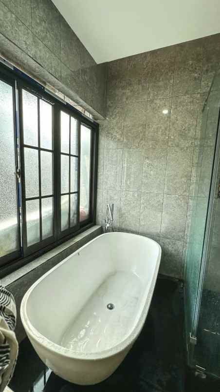 dijual rumah jl kopo