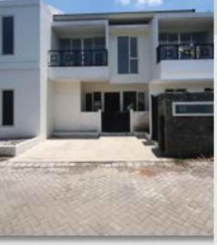 dijual rumah jl lakarsantri