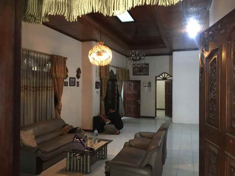 dijual rumah jl laut arafuru duren