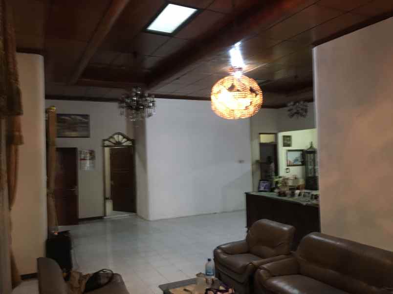 dijual rumah jl laut arafuru duren