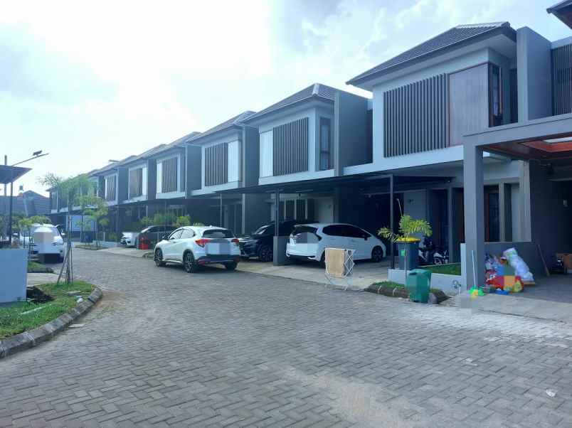 dijual rumah jl margahayu