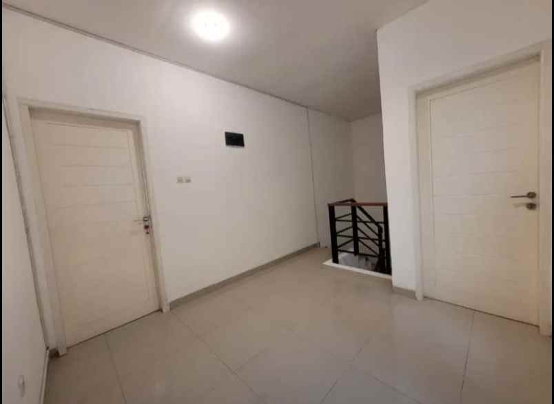 dijual rumah jl merpati raya no 8 blok