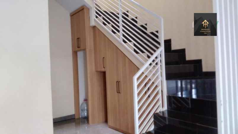 dijual rumah jl nanjung margaasih