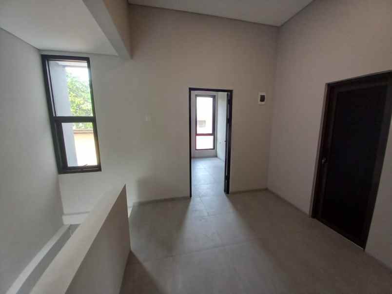 dijual rumah jl pondasi kayu putih