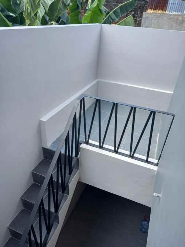 dijual rumah jl pondasi kayu putih