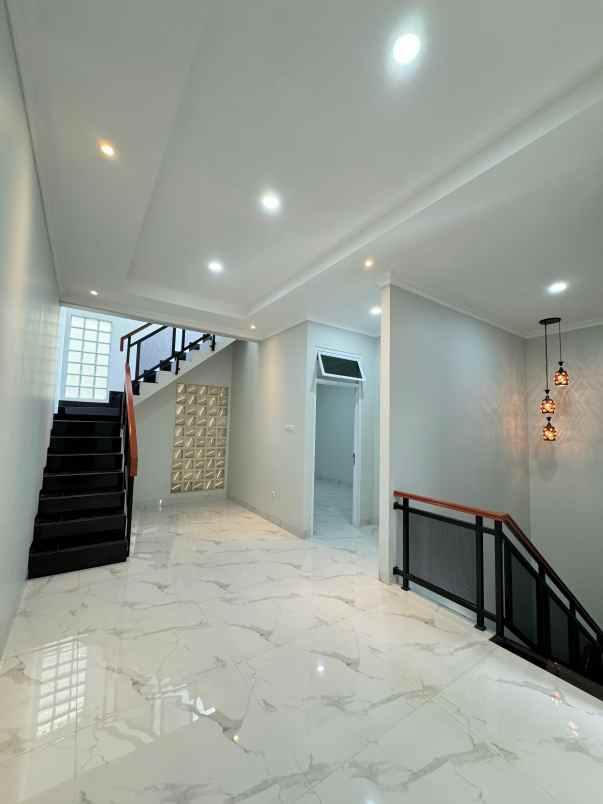 dijual rumah jl pondok kelapa duren