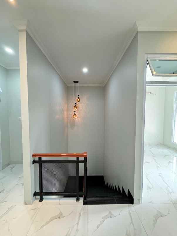 dijual rumah jl pondok kelapa duren