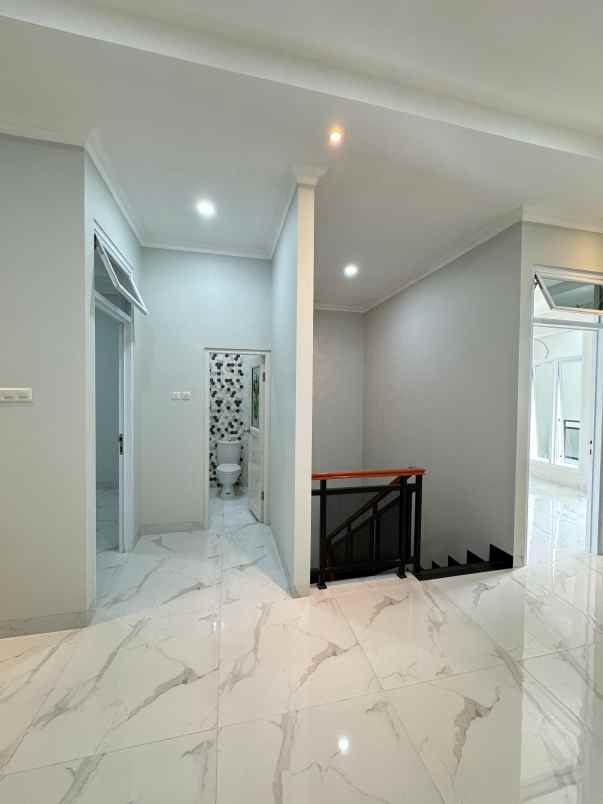 dijual rumah jl pondok kelapa duren