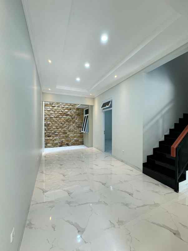 dijual rumah jl pondok kelapa duren