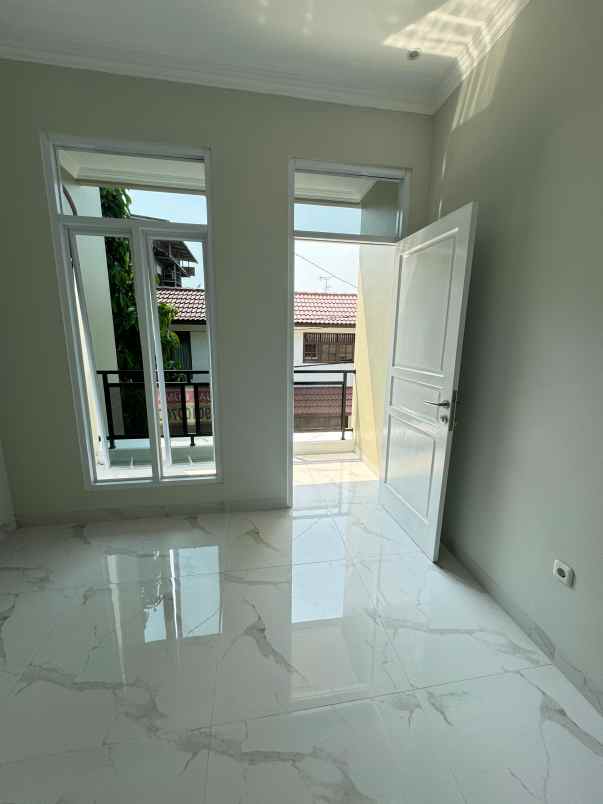 dijual rumah jl pondok kelapa duren