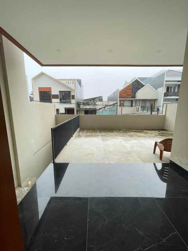 dijual rumah jl pulomas kayu putih