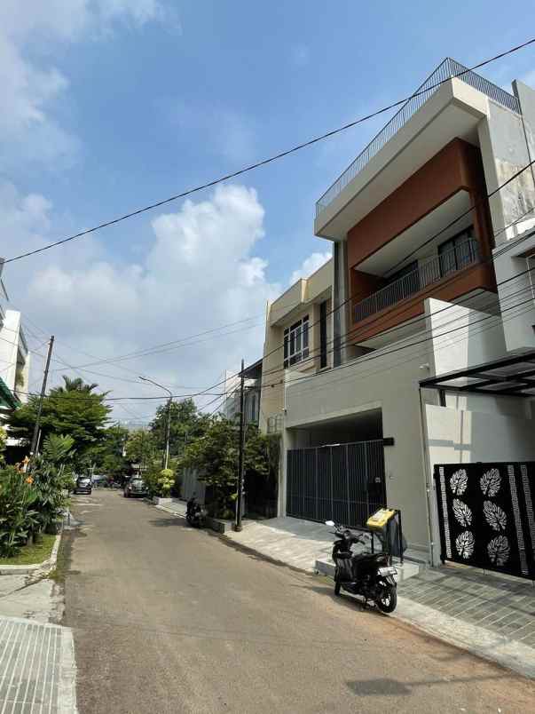 dijual rumah jl pulomas kayu putih