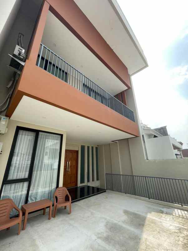 dijual rumah jl pulomas kayu putih