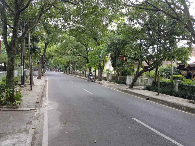 dijual rumah jl purnawarman