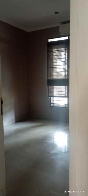 dijual rumah jl puter bintaro sektor 5