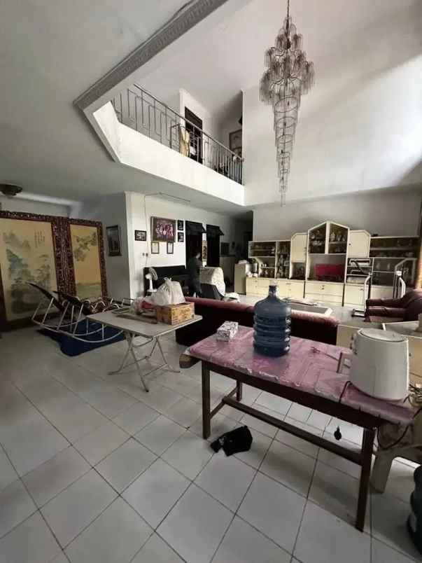 dijual rumah jl raya darmo harapan
