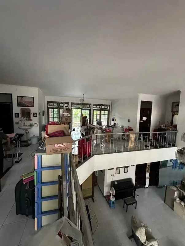 dijual rumah jl raya darmo harapan