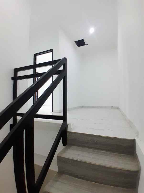 dijual rumah jl raya hankam setu