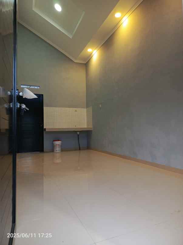 dijual rumah jl raya kalimulya