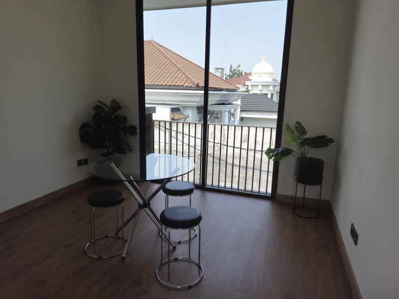 dijual rumah jl raya lebak bulus