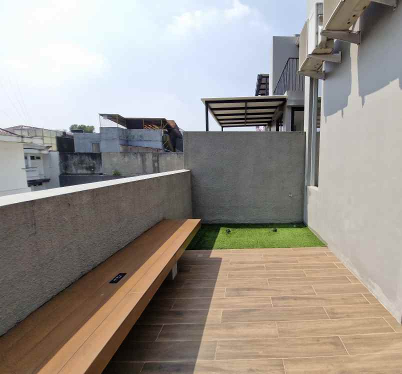 dijual rumah jl raya lebak bulus