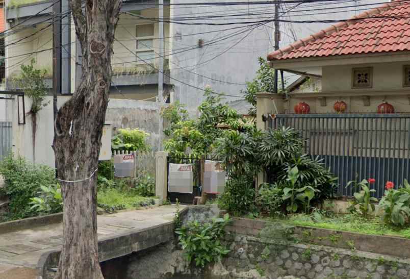 dijual rumah jl raya menur airlangga